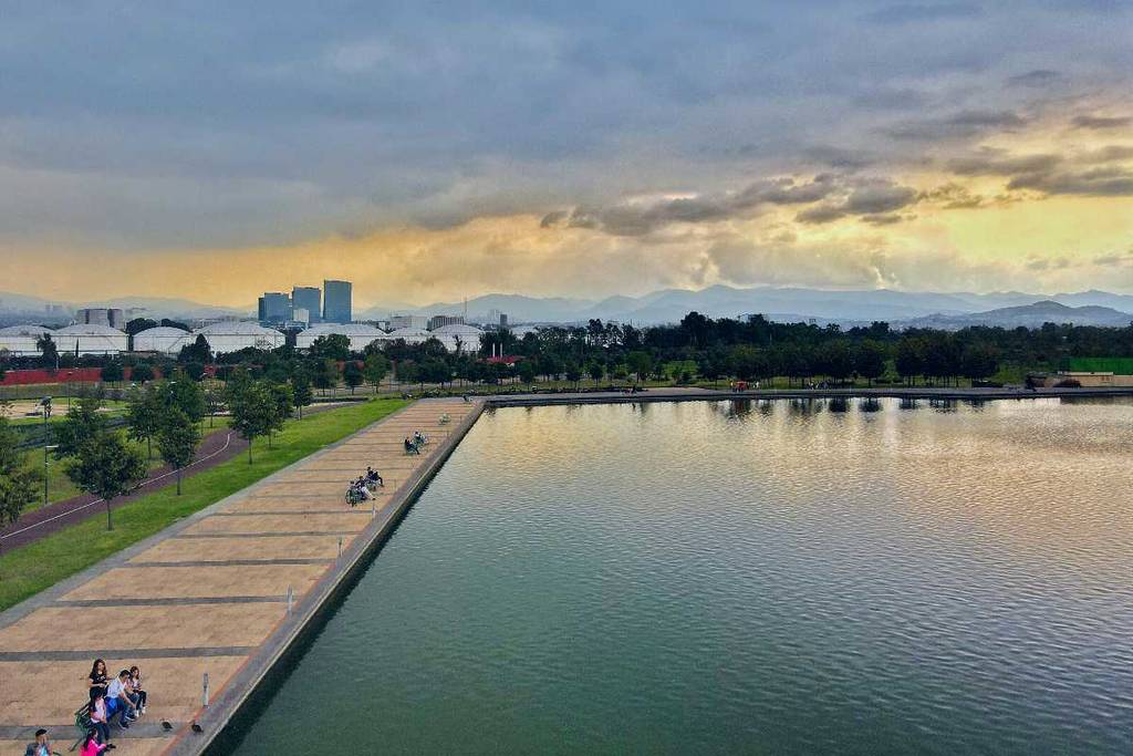 When does Bicentennial Park open
