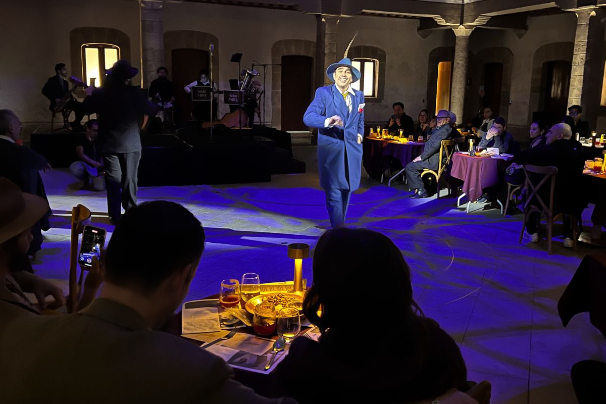 cena tin tan en el museo kaluz