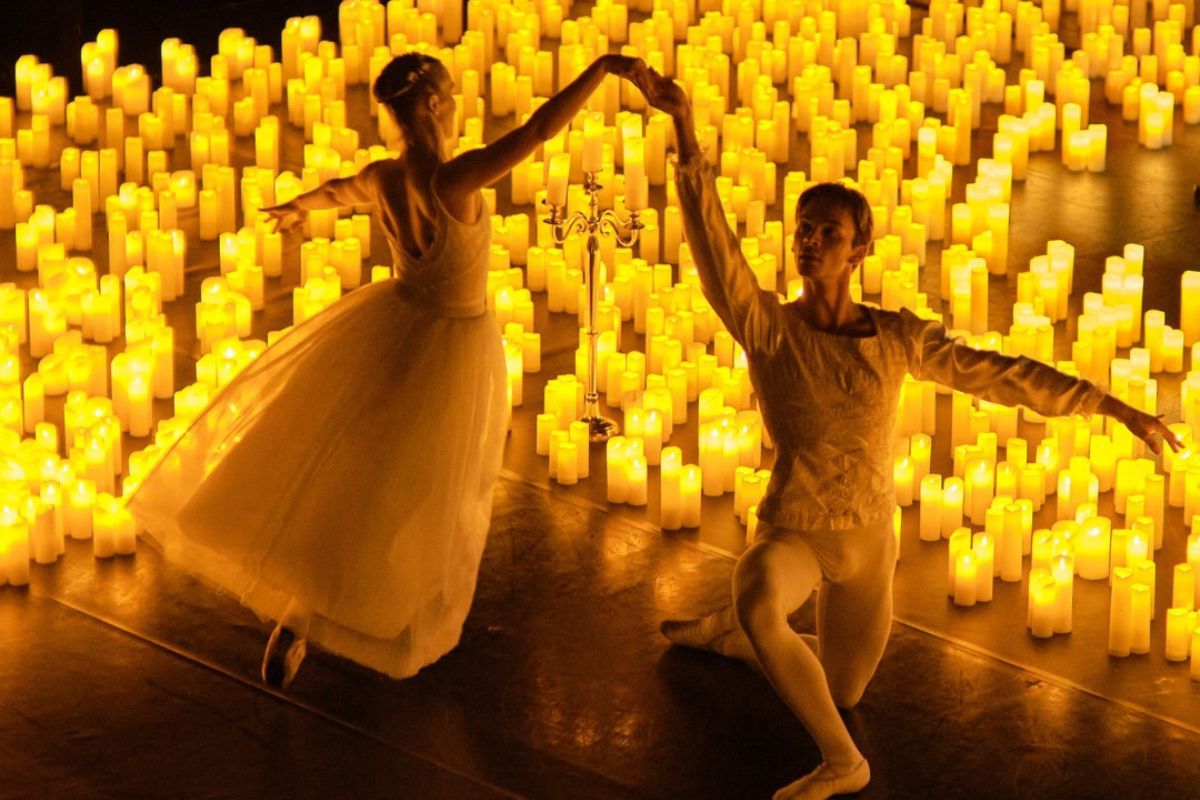 el lago de los cisnes iluminado