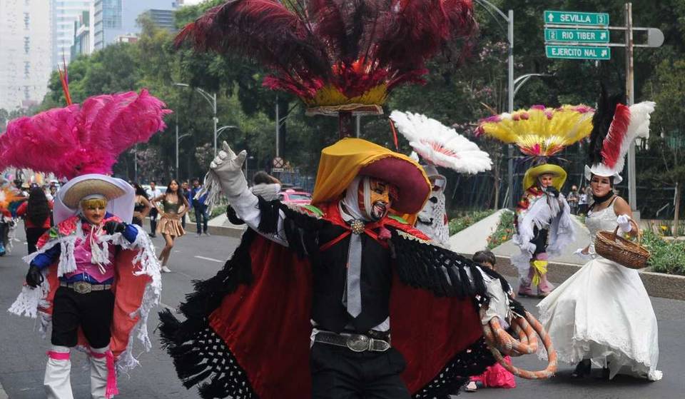 The Megacalenda will arrive this weekend to Reforma! Catrinas, chinelos and more will make a tour from the Angel to the Zócalo