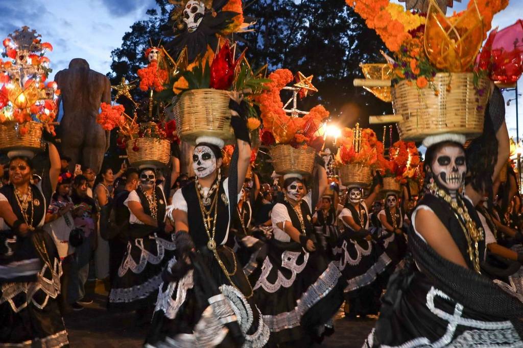 c-mo-se-celebra-el-d-a-de-muertos-en-oaxaca-magna-comparsa-panteones