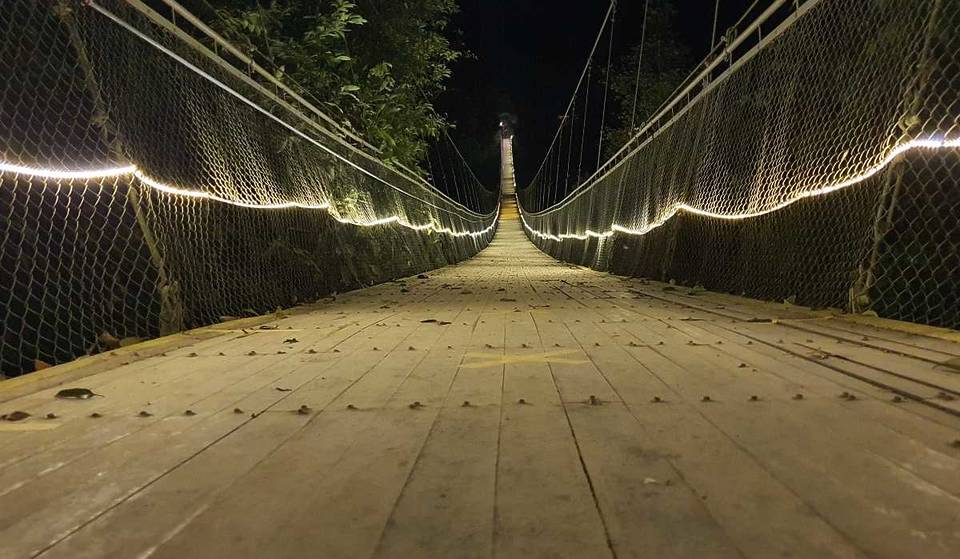 ¡Así puedes visitar estos puentes colgantes iluminados cerca de CDMX! Ideal para ir en otoño