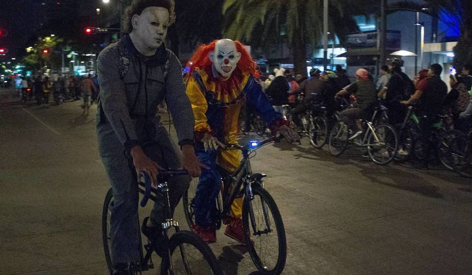 Tour en bicicleta por lugares embrujados de la CDMX: pedalea por casas y edificios que esconden historias paranormales