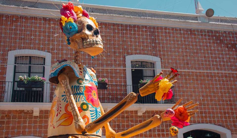 Catrinas gigantes y desfiles cada fin de semana en Atlixco, el pueblo mágico imperdible para Día de Muertos