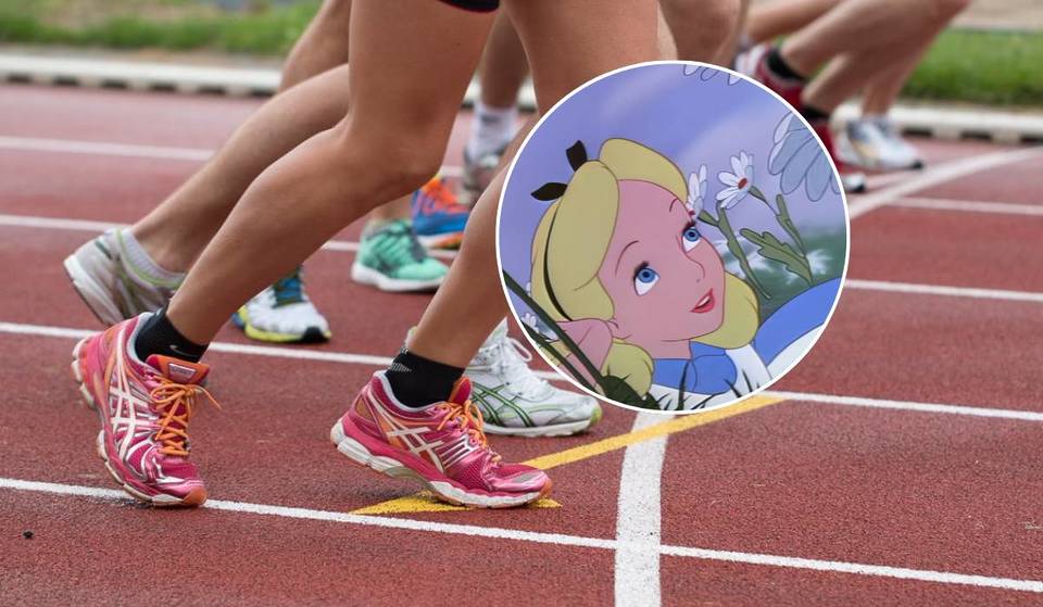 Corre con el Conejo Blanco y la Reina de Corazones en la divertida carrera de Alicia en el País de las Maravillas