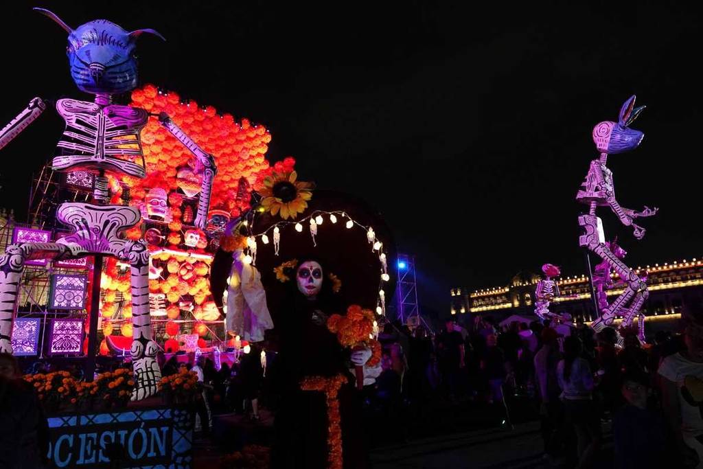 Monumental Day of the Dead offerings in CDMX