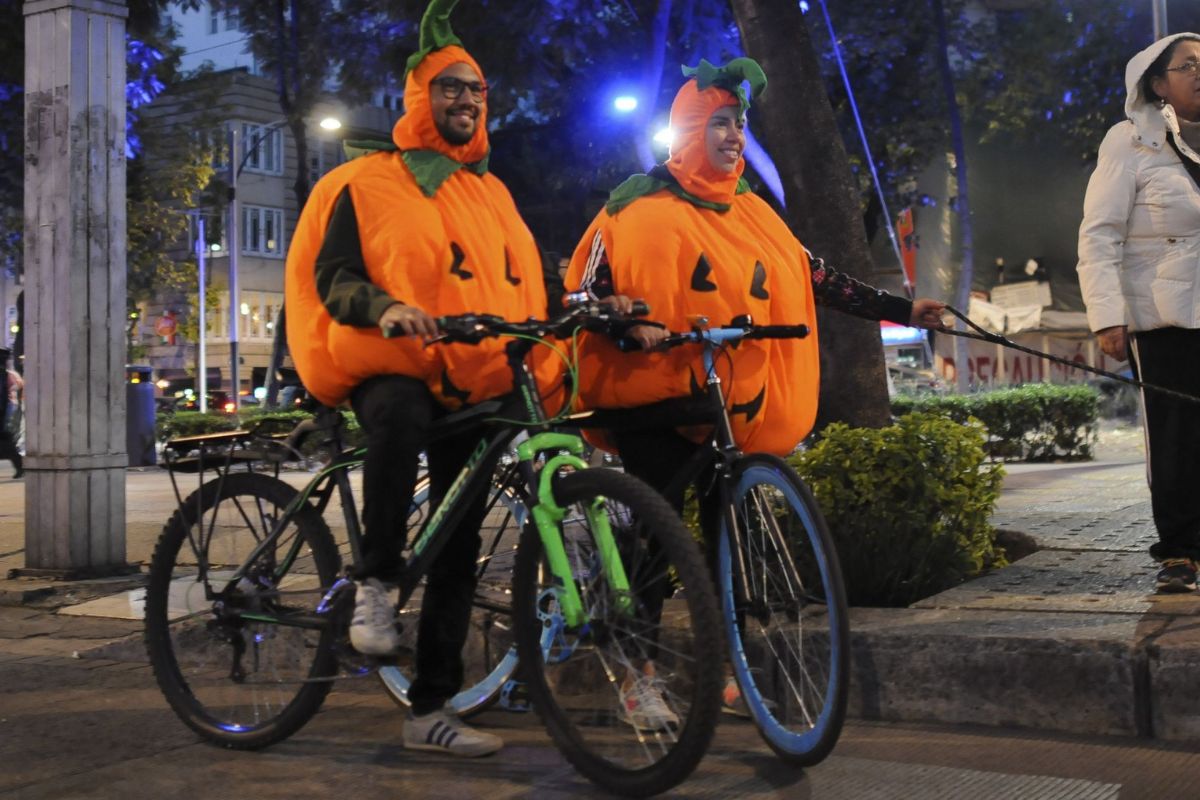paseo ciclista día de muertos