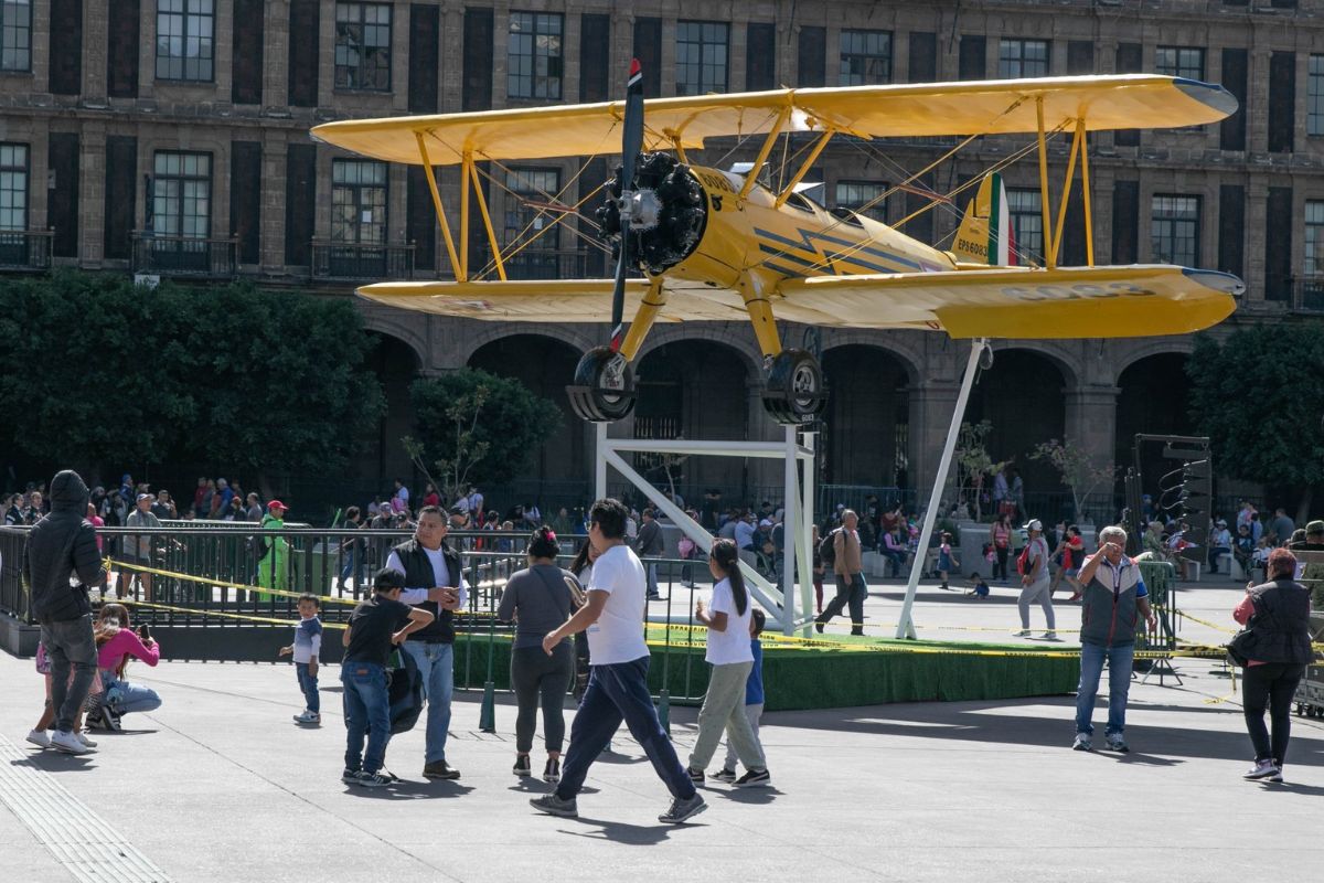 avioneta exposición zócalo cdmx