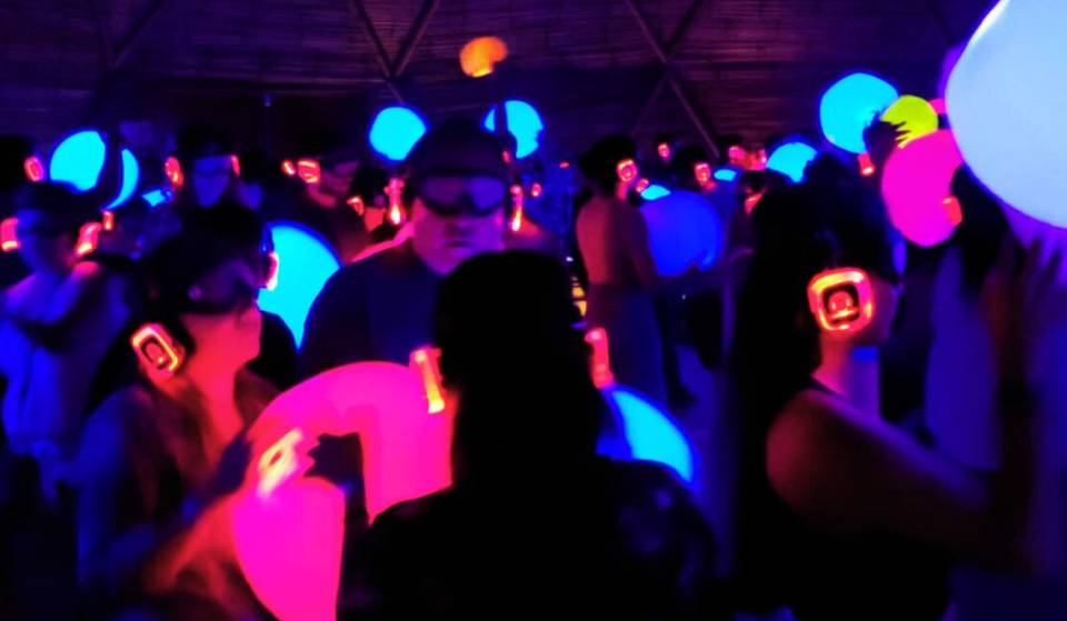 Sensorama: the experience that turns off your eyesight and sharpens your 4 senses for a journey of self-knowledge.