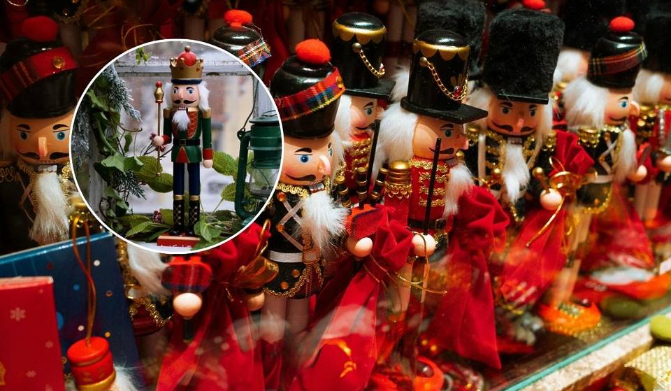 Nutcracker Invasion in Centro Historico: several wooden soldier figures made by Mexican designers arrive to CDMX