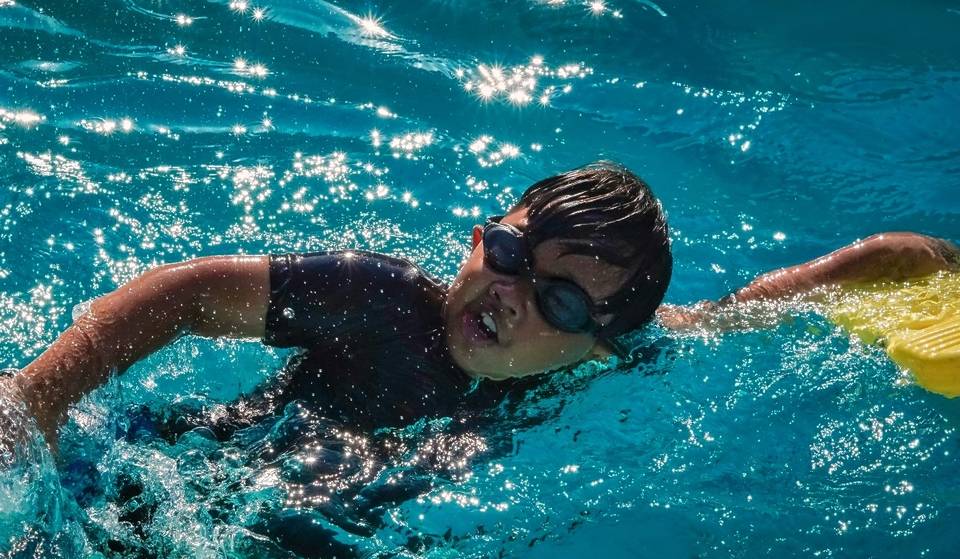 Aprende a nadar gratis en la escuela de natación UTOPIAS: fecha de convocatoria 2026, requisitos y más