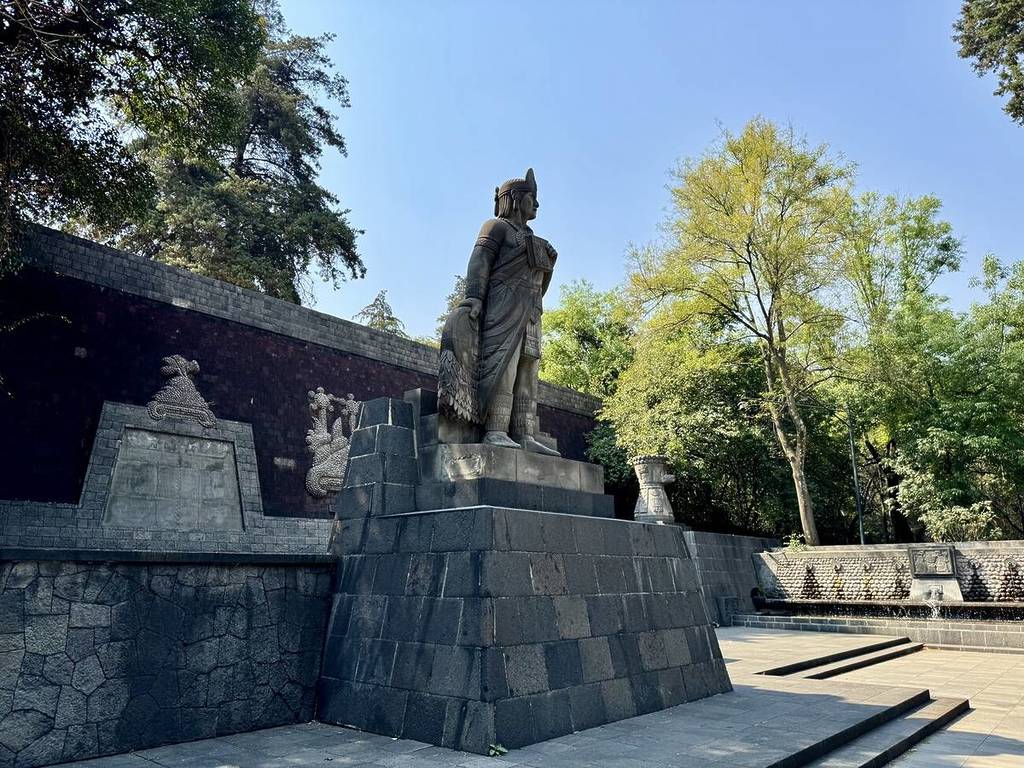 Estatua Nezahualcóyotl
