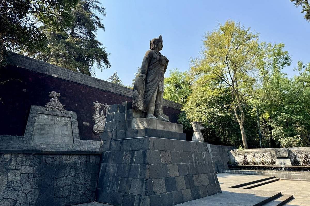 Estatua Nezahualcóyotl