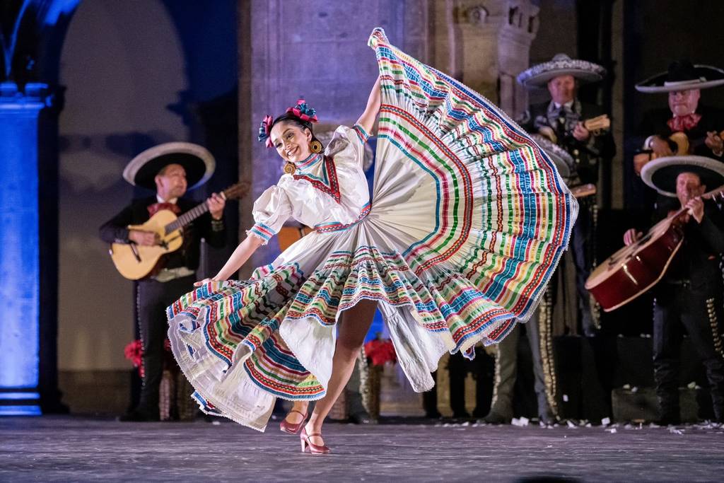 Ballet Folklorico De Mexico en el Castillo de Chapultepec