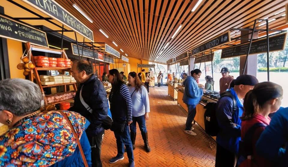 El Solar Market returns to Los Pinos with vegetables, artisan bread, and huaraches. Admission is free!