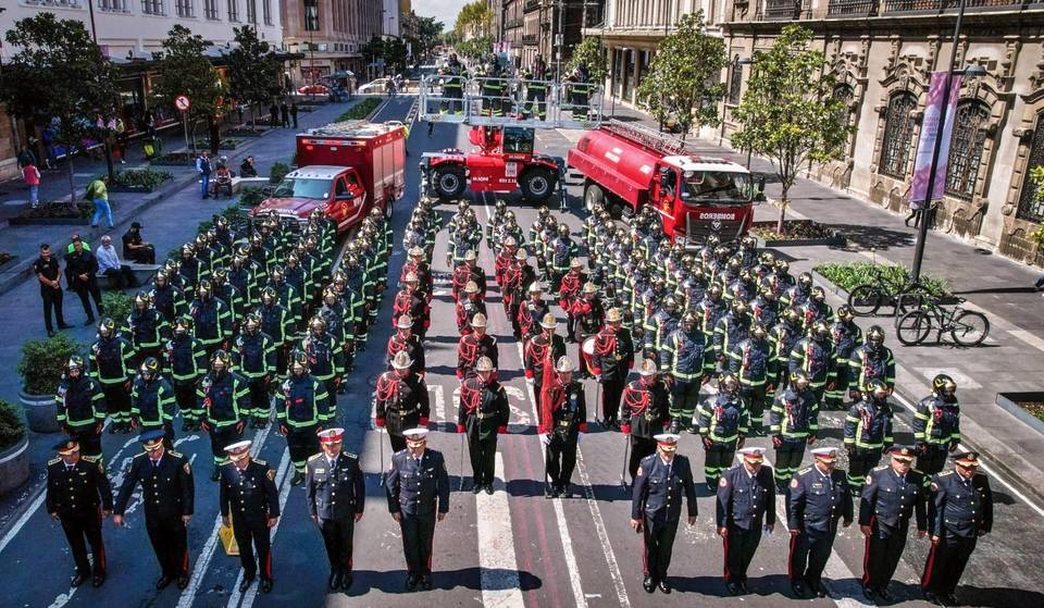 Firefighters will cross the Historic Center with the CDMX Firefighter’s Day Parade for their 170 years of service.
