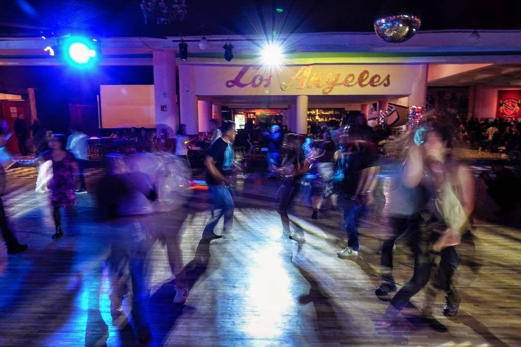 Gran baile de máscaras en Salón Los Ángeles