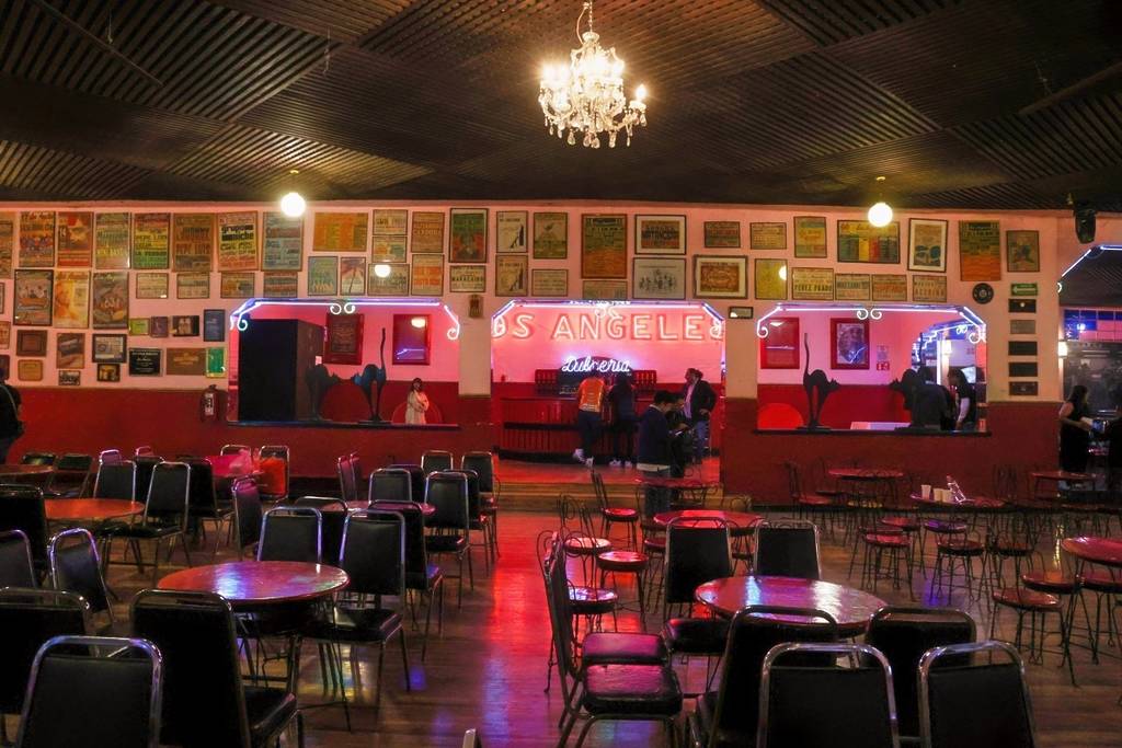 Gran baile de máscaras en Salón Los Ángeles