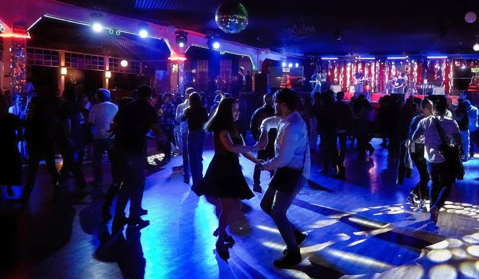 A masked ball in Mexico City to celebrate love between masks and live music