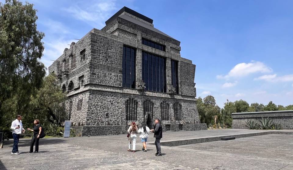 Why visit the Anahuacalli Museum and everything you need to know about this space: prices, opening hours, workshops, and exhibitions.