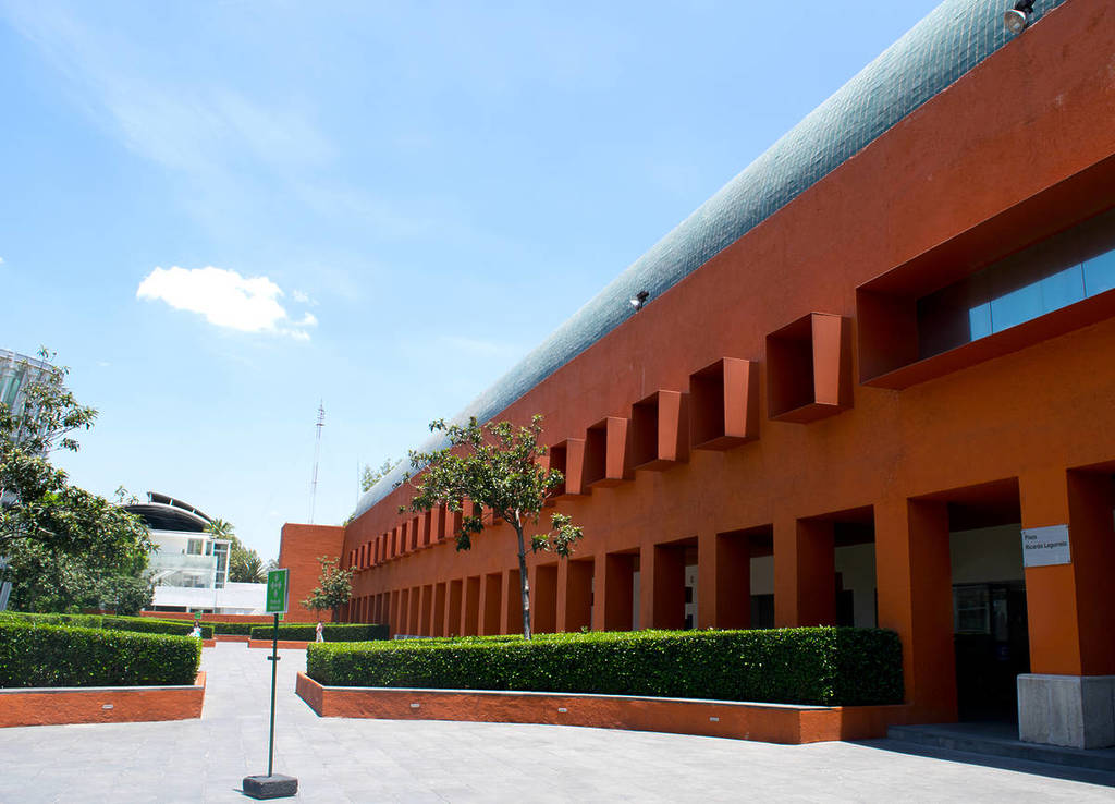 Fachada del Centro Nacional de las Artes (CENART) en CDMX