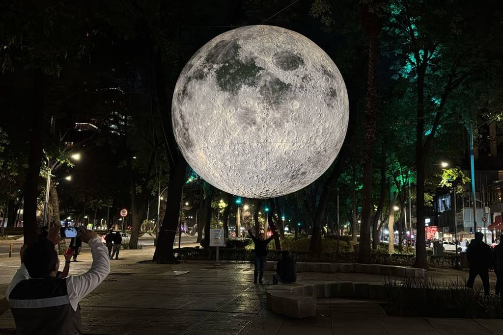 luna gigante paseo de la reforma filux