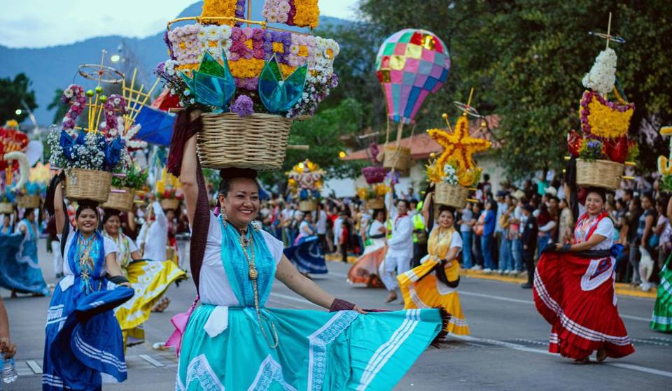 ¡Calenda Triqui en el Centro Histórico de CDMX! Este pueblo de Oaxaca organizó un carnaval con gastronomía y música por un día