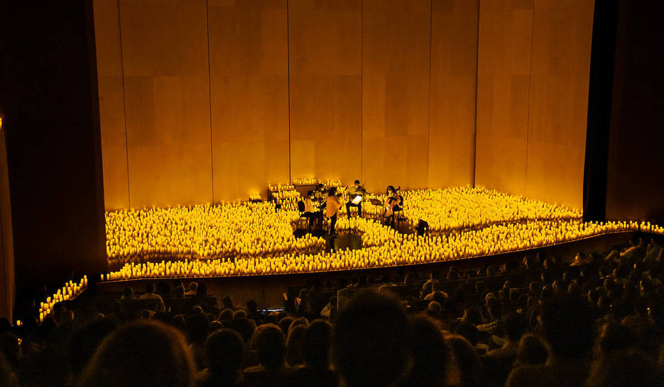 El secreto detrás de Candlelight en CDMX: el equipo que coloca hasta 30,000 velas antes del inicio de cada concierto