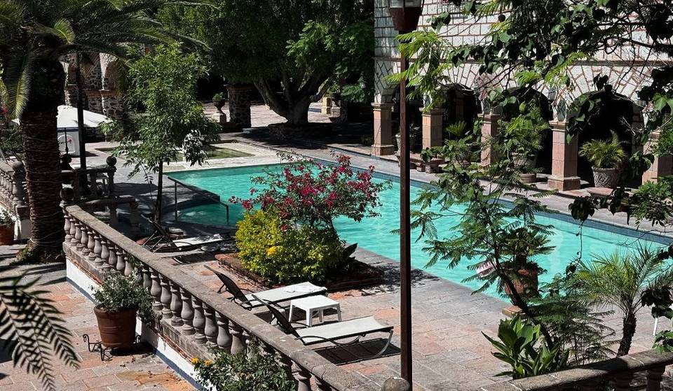 La encantadora hacienda con albercas de aguas termales: una de ellas tiene chorros de hidromasaje para una relajación plena