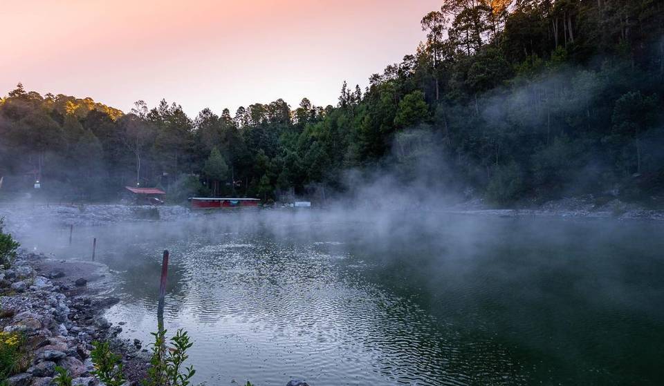 Hot springs and hot mud baths in the shade of the trees starting at $70: discover this park located at the foot of a volcano