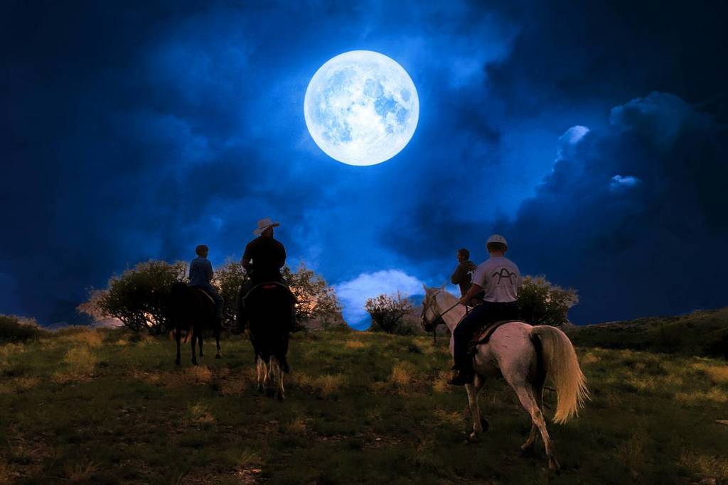 Cabalgata nocturna Luna Azul