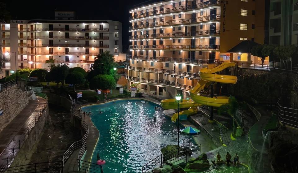 24-hour hot springs: discover this water park with pools at 46°C to enjoy at any time of day