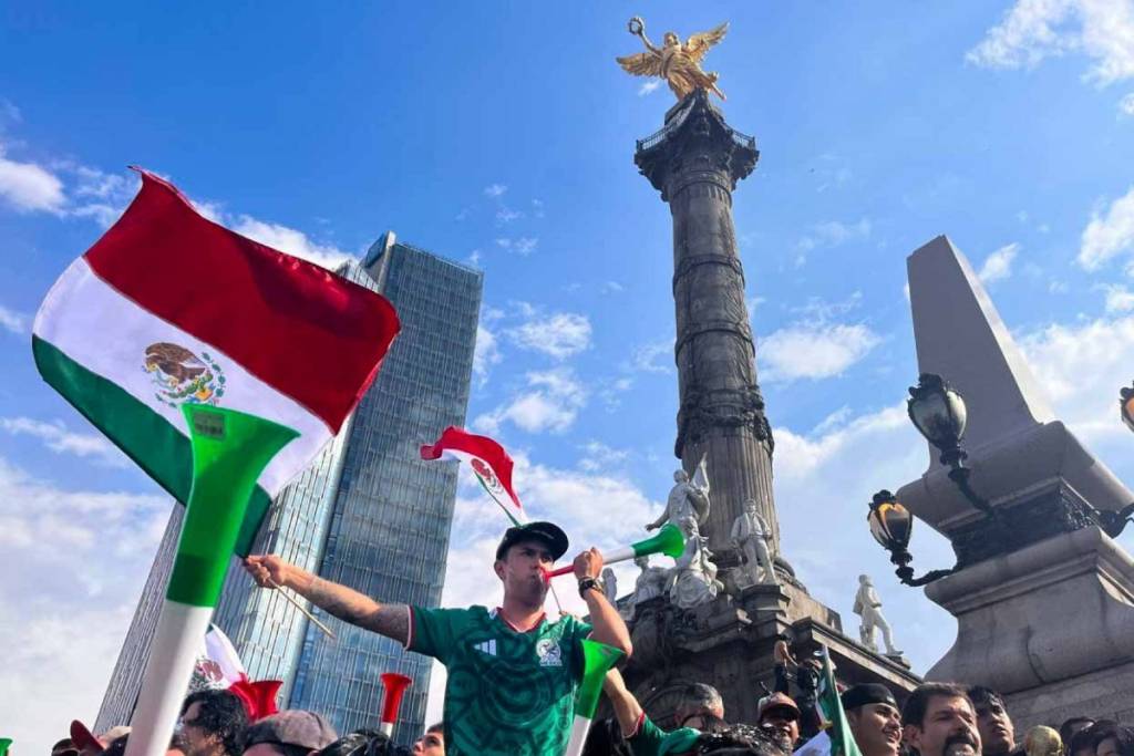 Why is it celebrated at the Angel of Independence? Learn the story