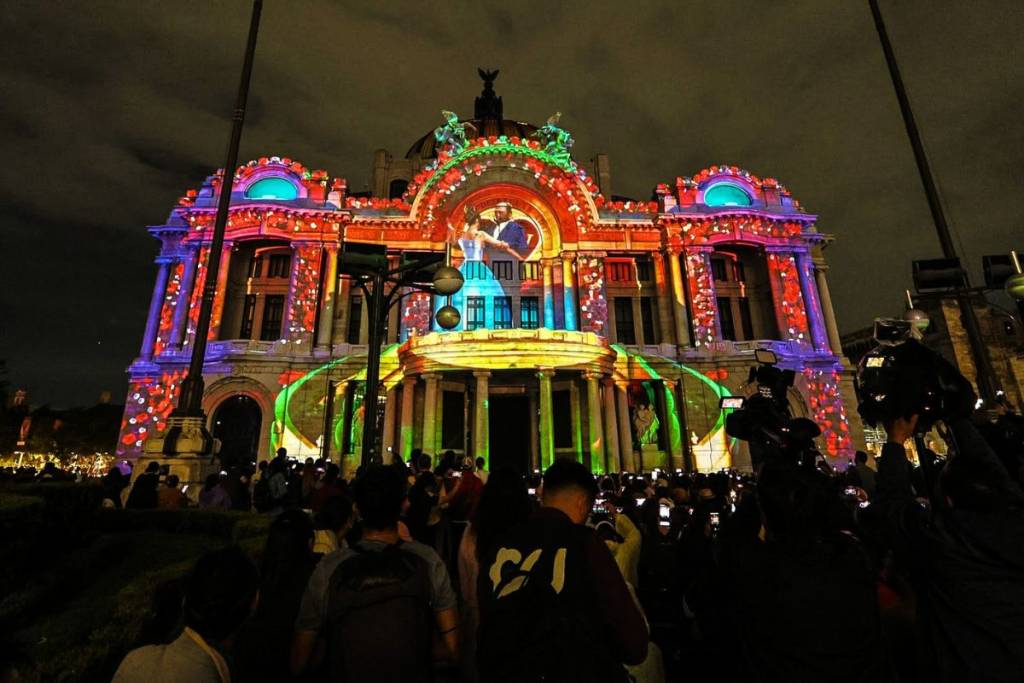 video mapping schedule at the Palacio de Bellas Artes
