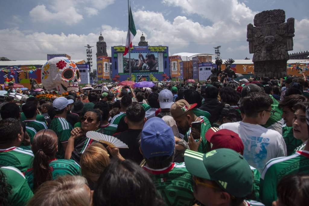 Pantallas para ver el México Corea en el Centro Histórico de CDMX