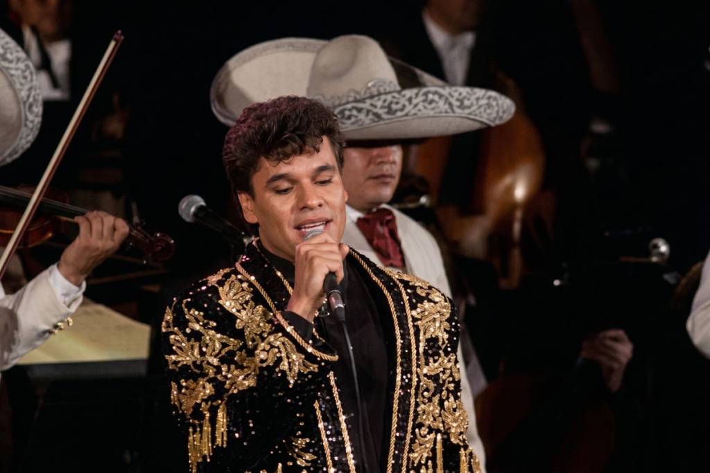 juan gabriel proyección concierto gustavo a. madero