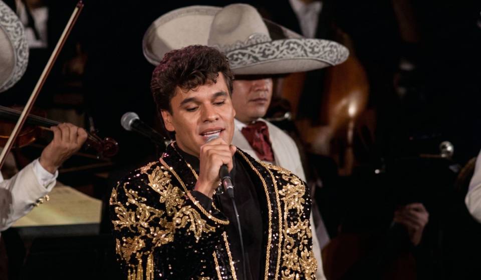 It was a night like this when…  a free screening of Juan Gabriel’s iconic concert at Bellas Artes! This time, it won’t be at the Zócalo