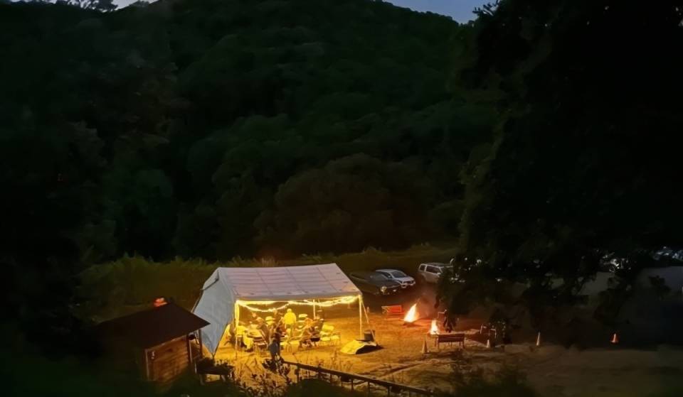 ¡Fogata, bombones y luciérnagas! Lánzate a este campamento familiar en la naturaleza