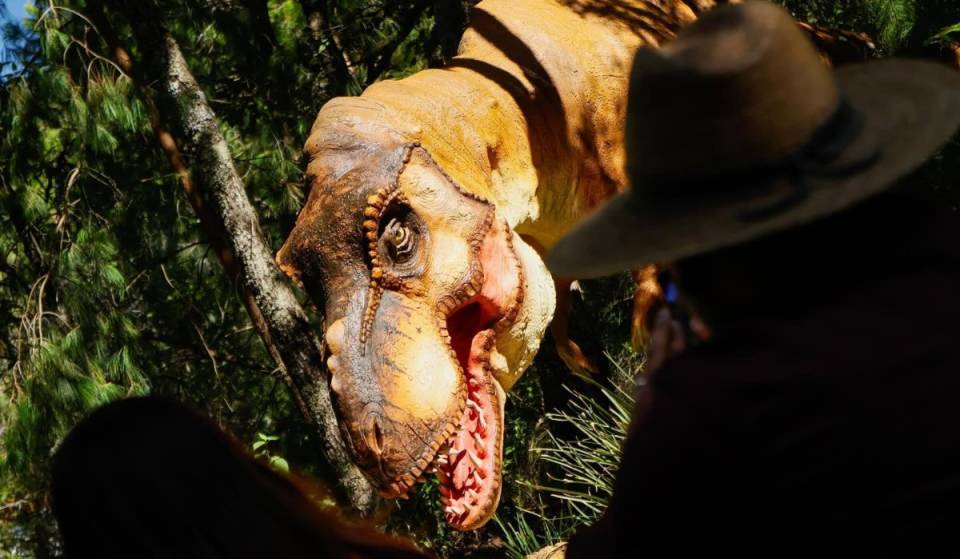 Este parque con dinosaurios, jirafas y lanchas tendrá entrada gratis para niños con promedio de 9 o 10: la promoción durará todo julio