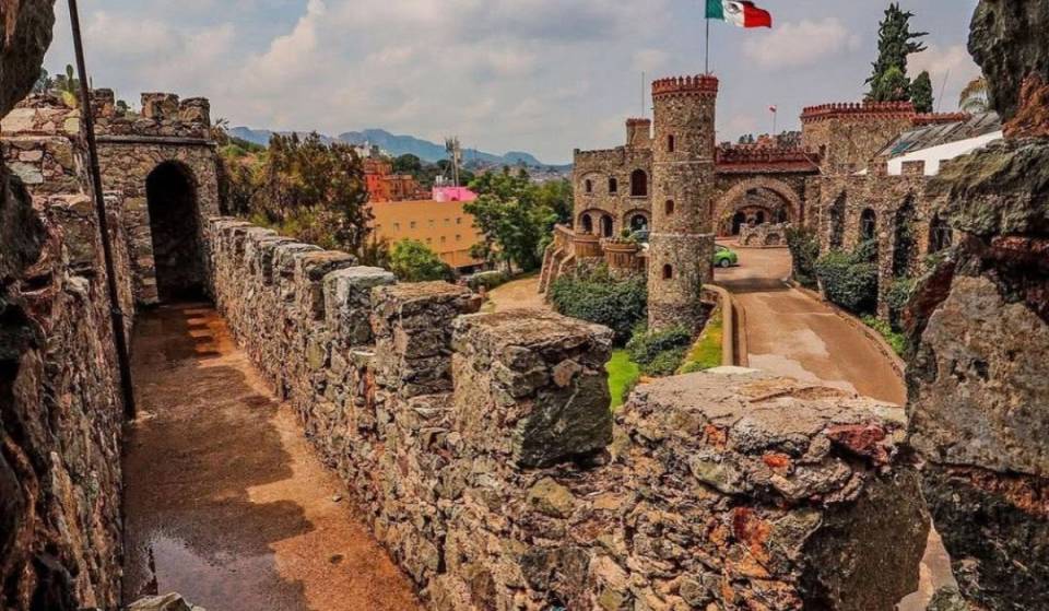 «La pequeña Carcasona mexicana»: a unas horas de CDMX, esta antigua hacienda se convirtió en un precioso castillo medieval con hospedaje y alberca