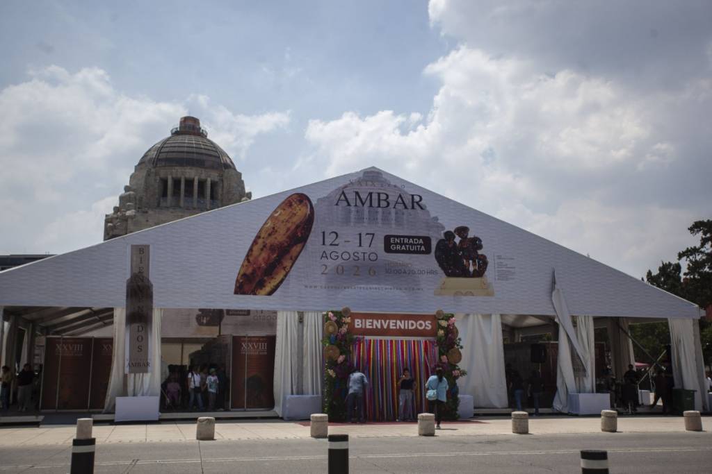 Expo ámbar de Chiapas en el Monumento a la Revolución