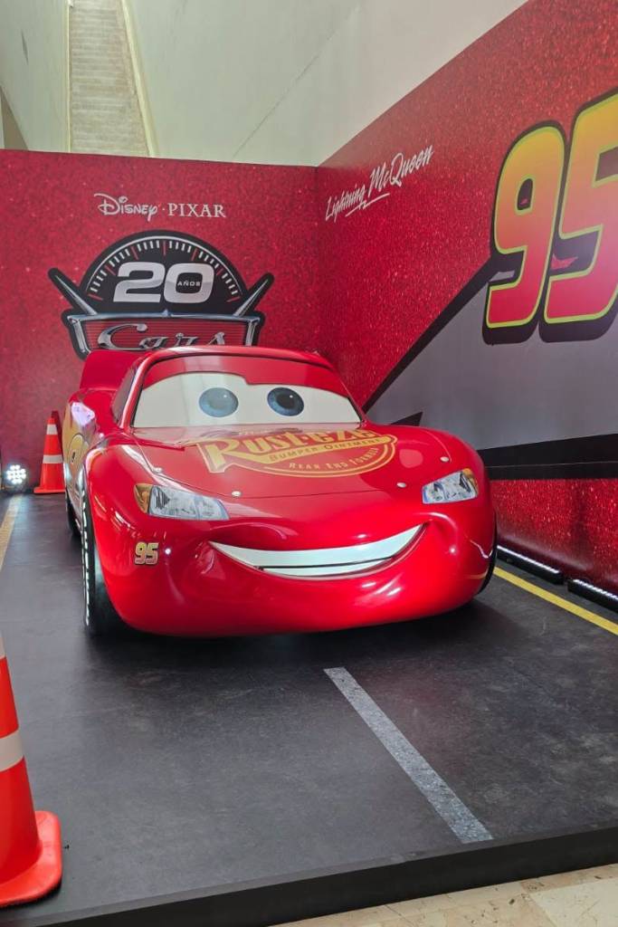 Lightning McQueen Plaza Universidad 20th Anniversary
