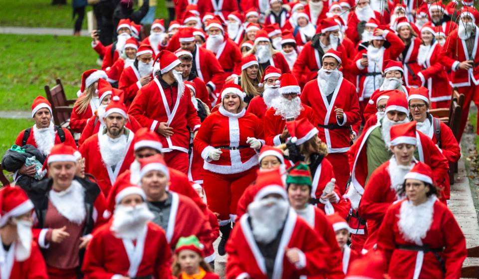 In this Christmas race, everyone dresses up as Santa Claus: registration has already begun for The Santa Run 2026