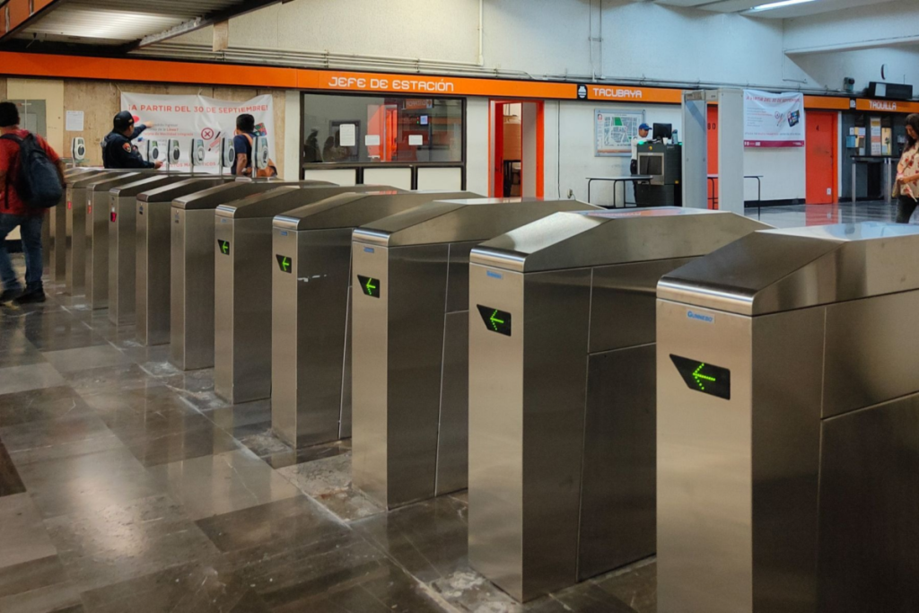 Transporte público gratis en CDMX con INAPAM