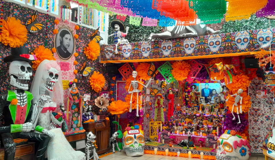 For more than 20 years, a pair of grandparents’ backyard in the Gustavo A. Madero neighborhood was a family treasure; today, their monumental offering is open to the public free of charge, featuring more than 1,000 handcrafted items from across the country