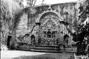 In 1931, this 18th-century mansion was a dilapidated neighborhood; today, its courtyards house the most fascinating porcelain fountain south of Mexico City