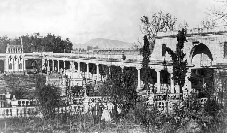 En 1838, la pierna amputada de Antonio López de Santa Anna fue sepultada en este panteón de CDMX; 166 años después, el INAH desenterró 17 esqueletos olvidados en sus fosas comunes a causa de la epidemia de cólera