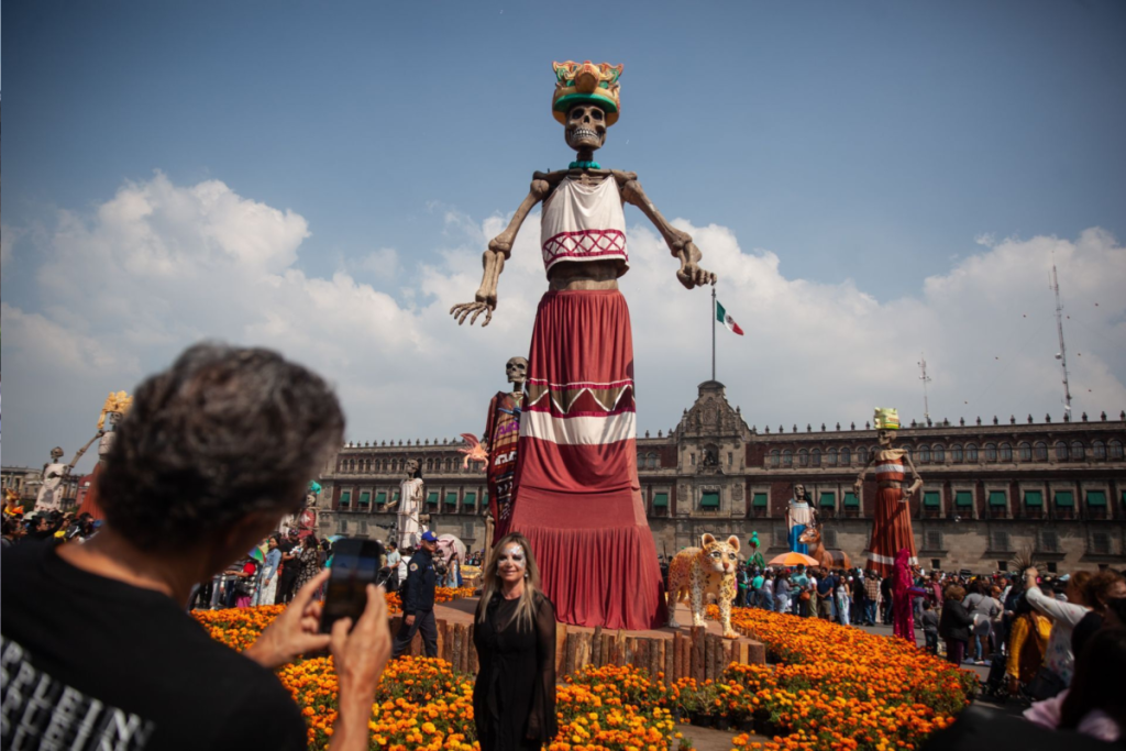 Zócalo Monumental Altar