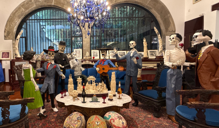 En 1962, Dolores Olmedo compró una hacienda del siglo XVI en Xochimilco; hoy su ofrenda de Día de Muertos es una de las más visitadas de CDMX