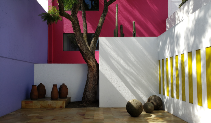 En 1939, Luis Barragán compró un terreno en Tacubaya; ahí construyó la casa que hoy es Patrimonio de la Humanidad en CDMX y puedes visitarla
